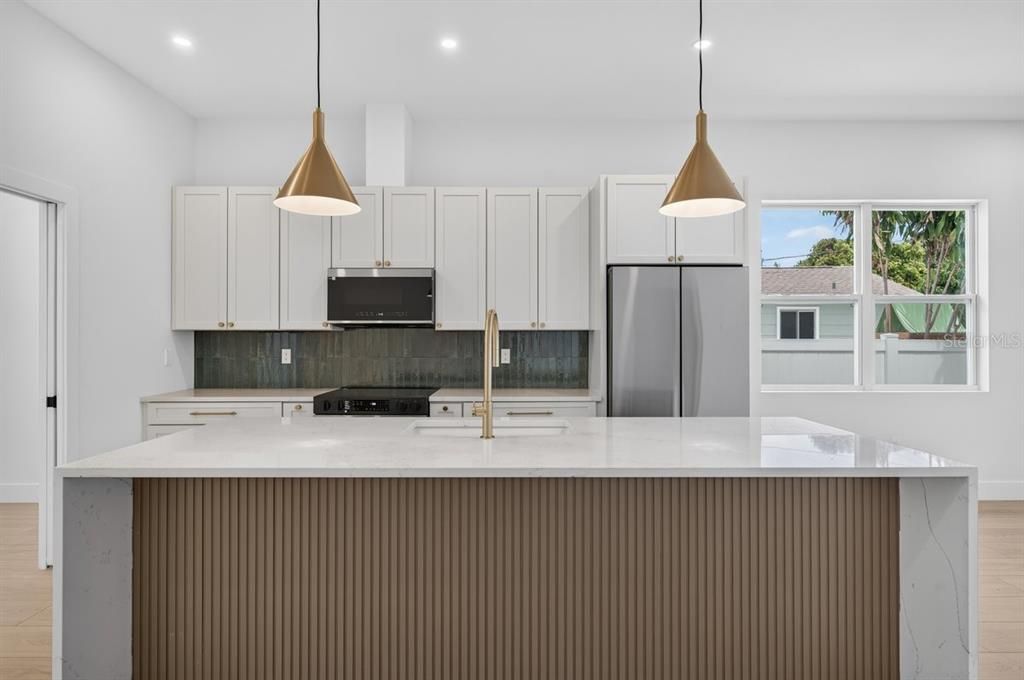 En Venta: $745,000 (4 camas, 2 baños, 1869 Pies cuadrados)