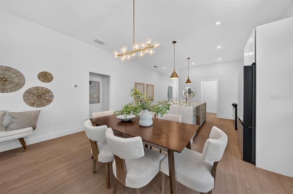 En Venta: $745,000 (4 camas, 2 baños, 1869 Pies cuadrados)