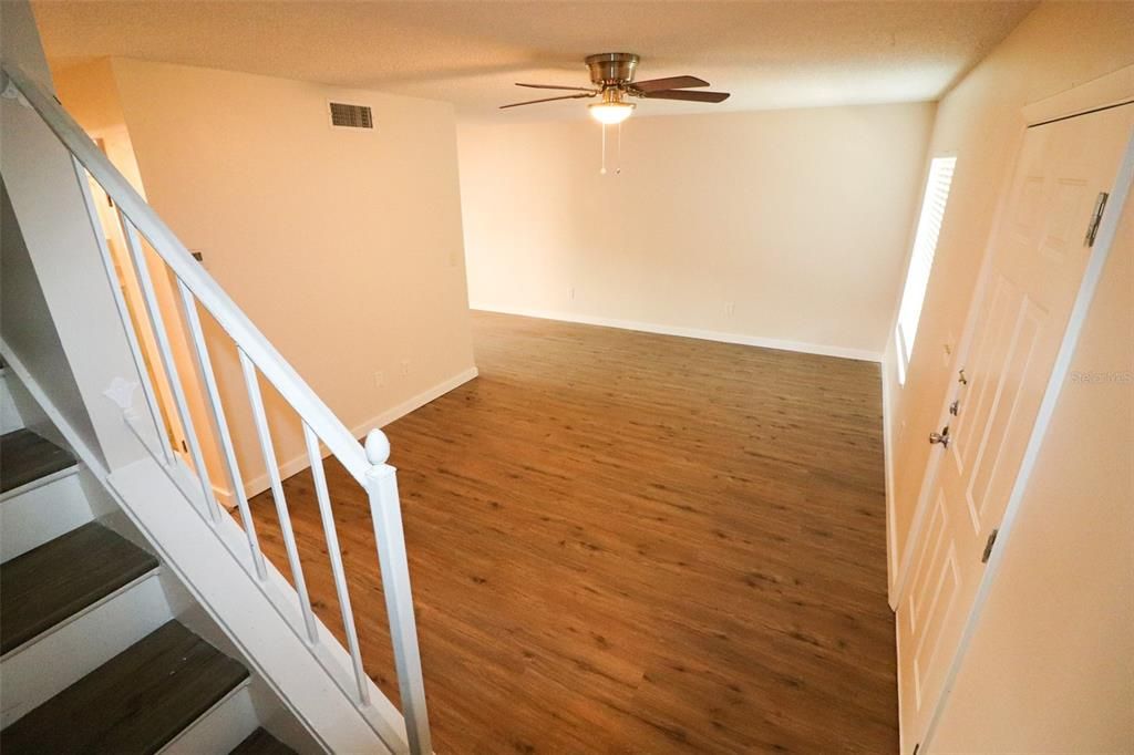 For Sale: $220,000 (3 beds, 1 baths, 1296 Square Feet)
