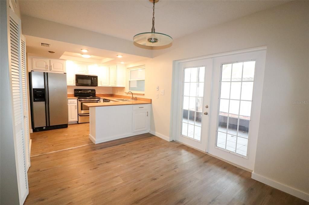 For Sale: $220,000 (3 beds, 1 baths, 1296 Square Feet)