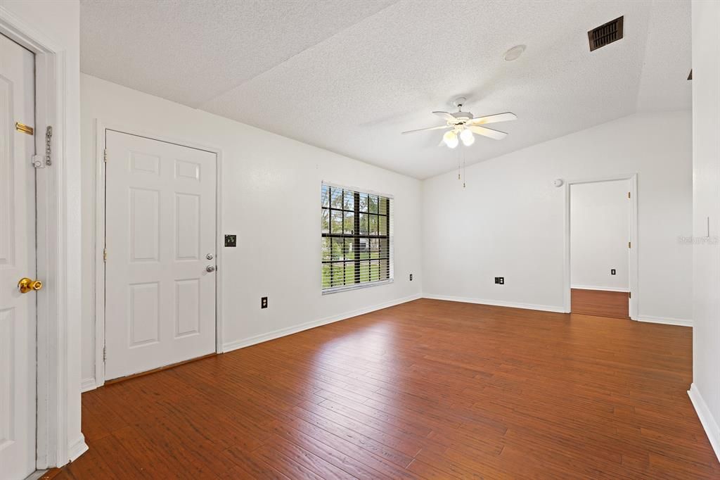 For Rent: $1,950 (3 beds, 2 baths, 1486 Square Feet)