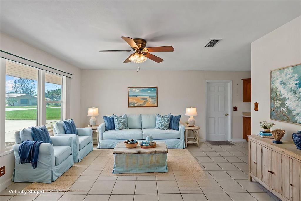 For Sale: $389,000 (2 beds, 2 baths, 1260 Square Feet)