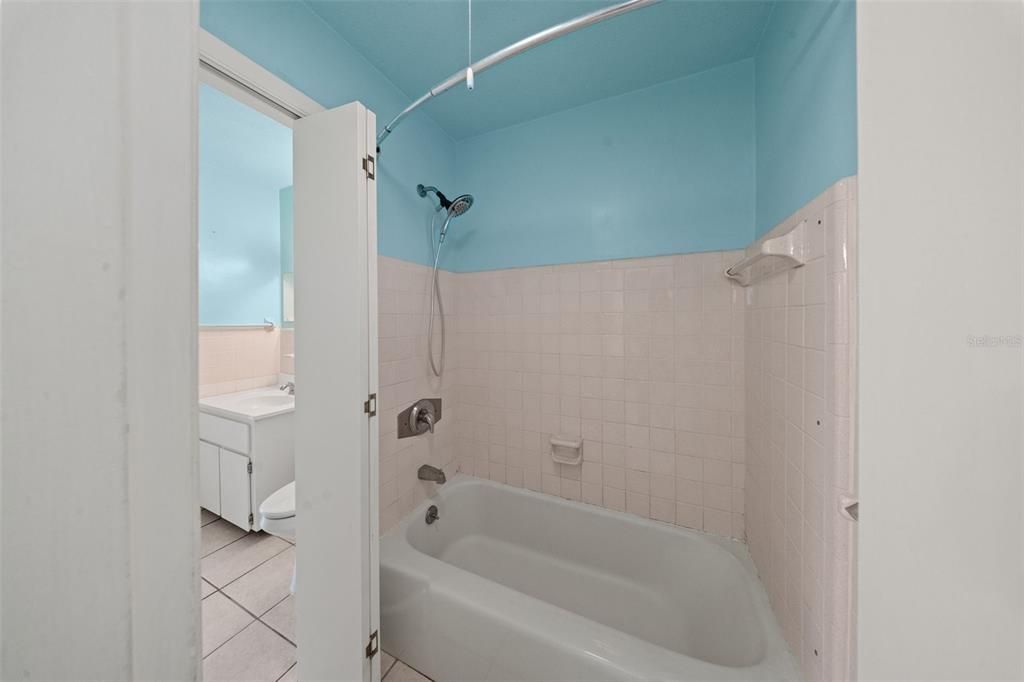 For Sale: $389,000 (2 beds, 2 baths, 1260 Square Feet)