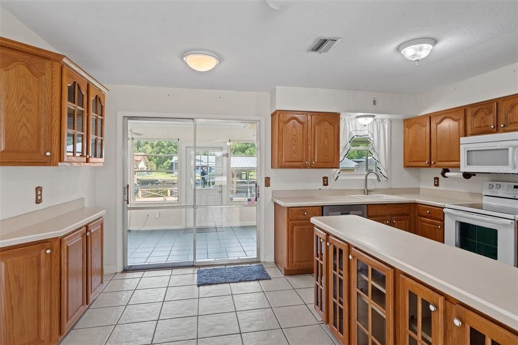 For Sale: $389,000 (2 beds, 2 baths, 1260 Square Feet)