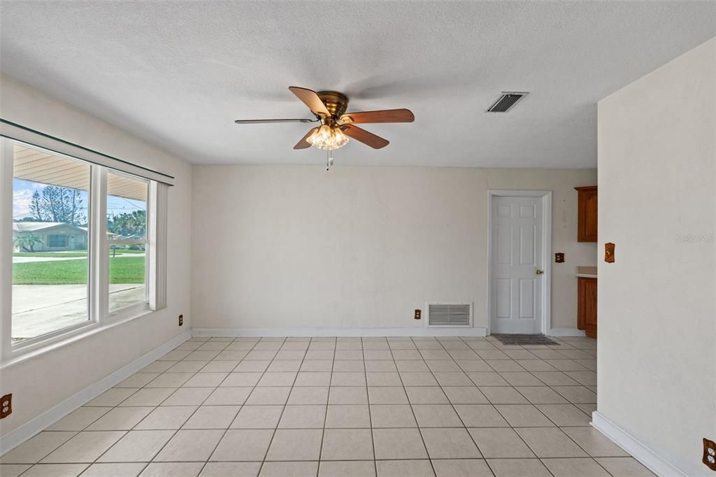 For Sale: $389,000 (2 beds, 2 baths, 1260 Square Feet)