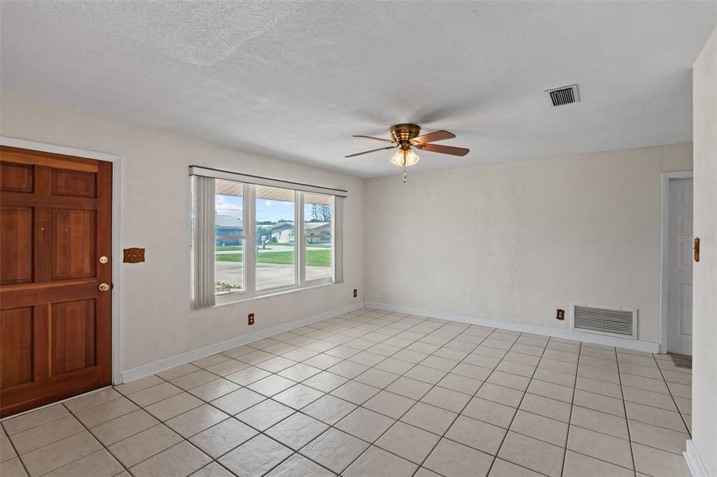 For Sale: $389,000 (2 beds, 2 baths, 1260 Square Feet)