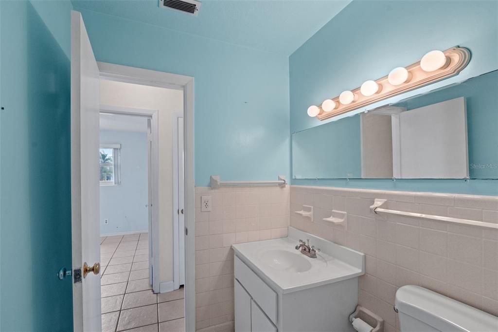 For Sale: $389,000 (2 beds, 2 baths, 1260 Square Feet)