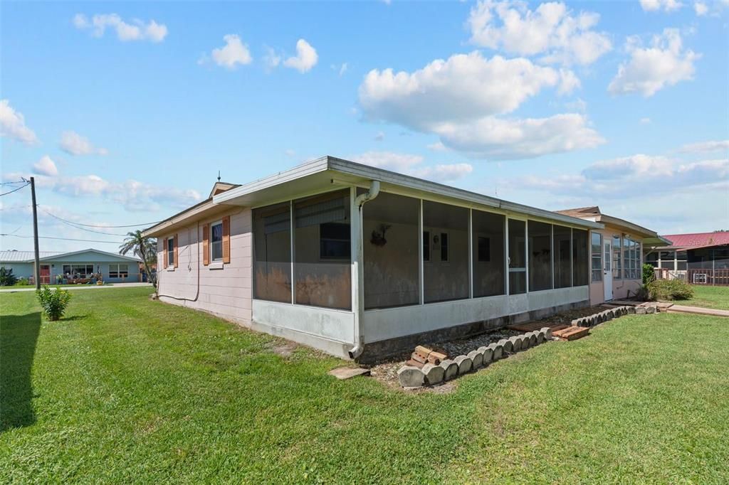 For Sale: $389,000 (2 beds, 2 baths, 1260 Square Feet)
