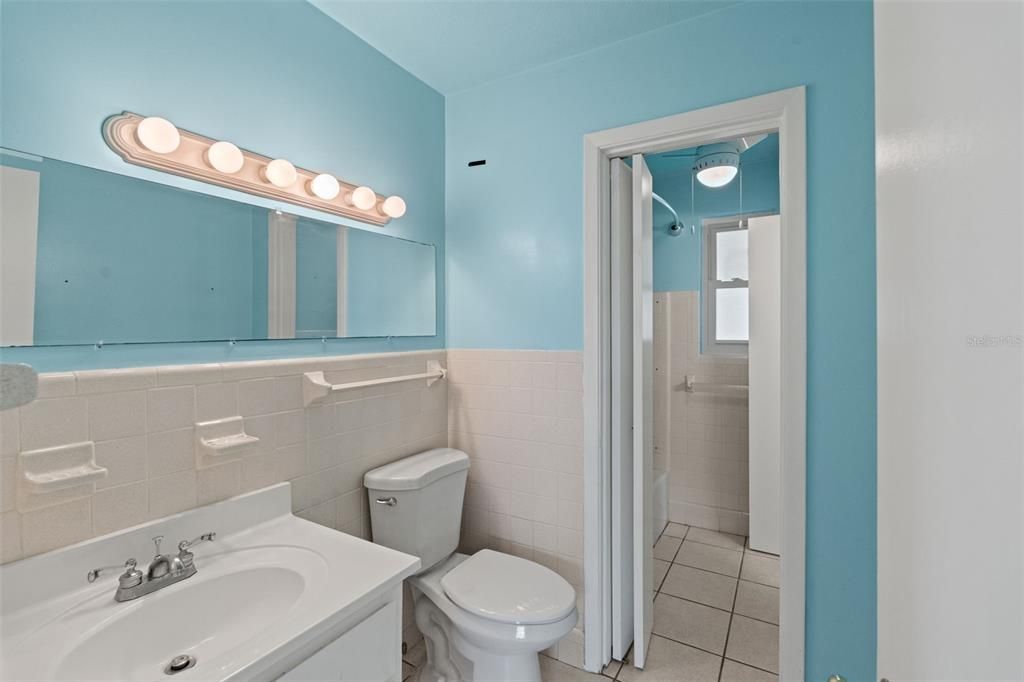 For Sale: $389,000 (2 beds, 2 baths, 1260 Square Feet)