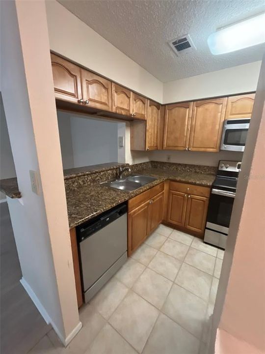 For Rent: $1,695 (2 beds, 2 baths, 962 Square Feet)