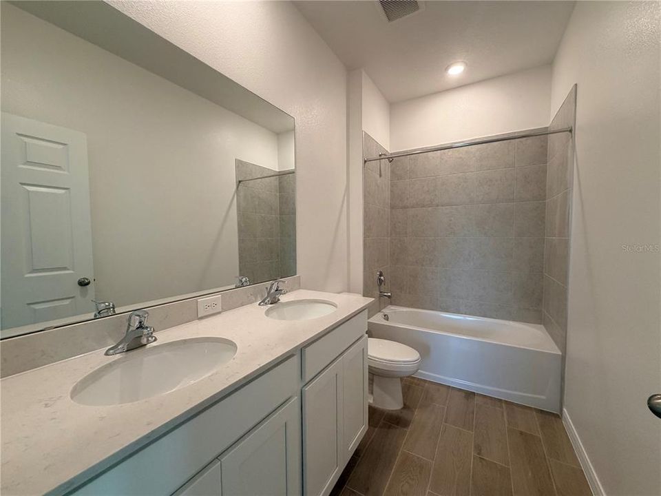 В аренду: $2,600 (4 спален, 2 ванн, 1647 Квадратных фут)