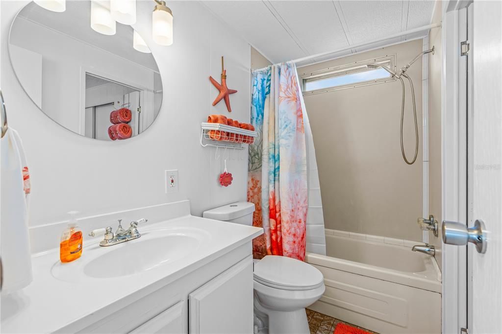 For Sale: $585,000 (2 beds, 2 baths, 840 Square Feet)
