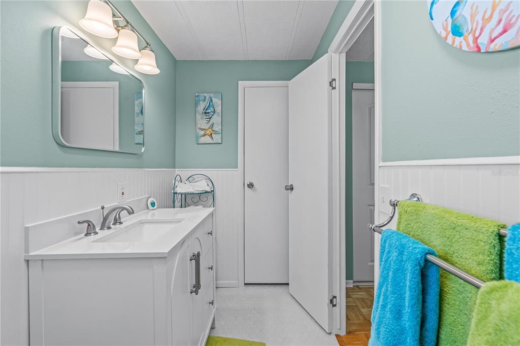 For Sale: $585,000 (2 beds, 2 baths, 840 Square Feet)