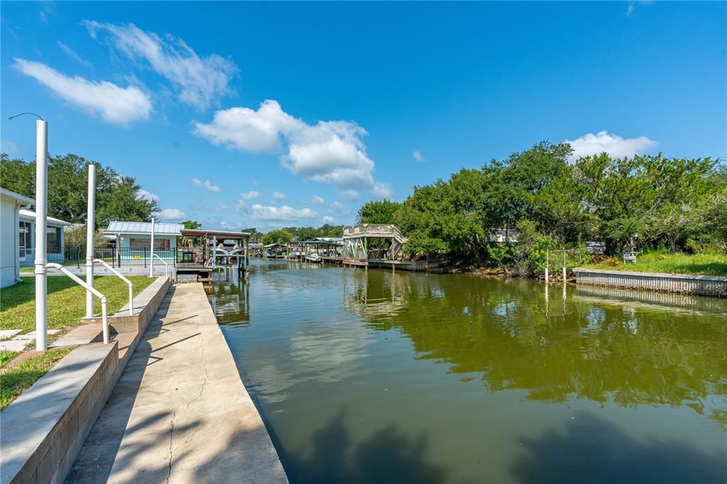 For Sale: $585,000 (2 beds, 2 baths, 840 Square Feet)