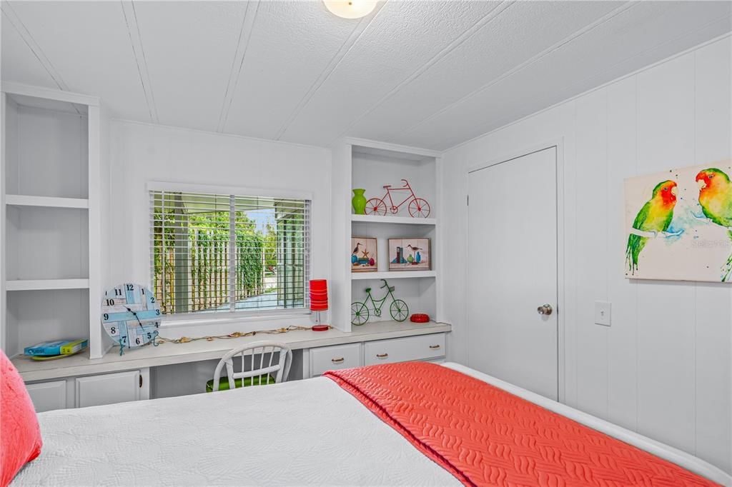 For Sale: $585,000 (2 beds, 2 baths, 840 Square Feet)