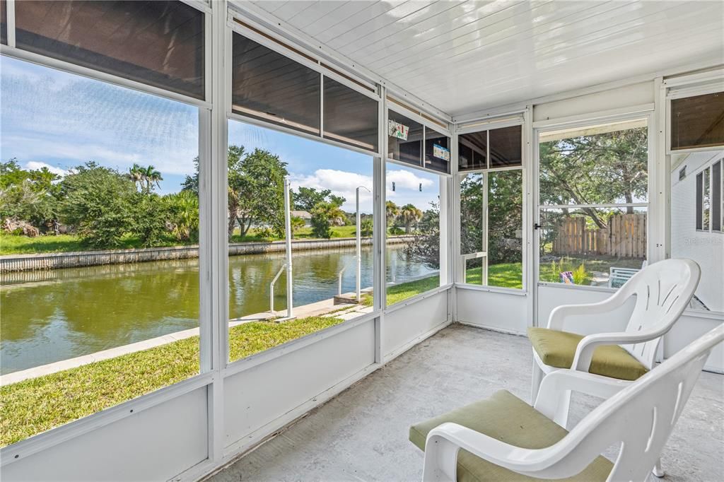 For Sale: $585,000 (2 beds, 2 baths, 840 Square Feet)