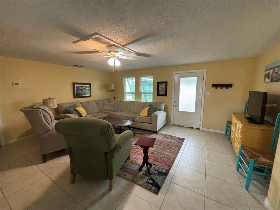 En Venta: $279,900 (2 camas, 2 baños, 1200 Pies cuadrados)