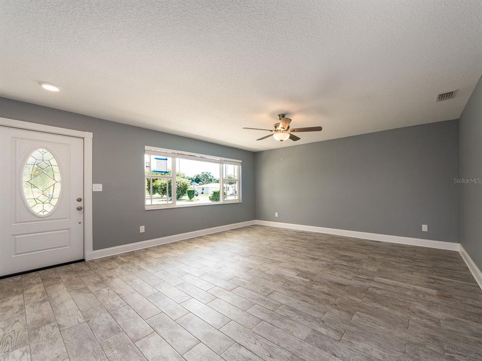 For Rent: $2,300 (2 beds, 2 baths, 1235 Square Feet)