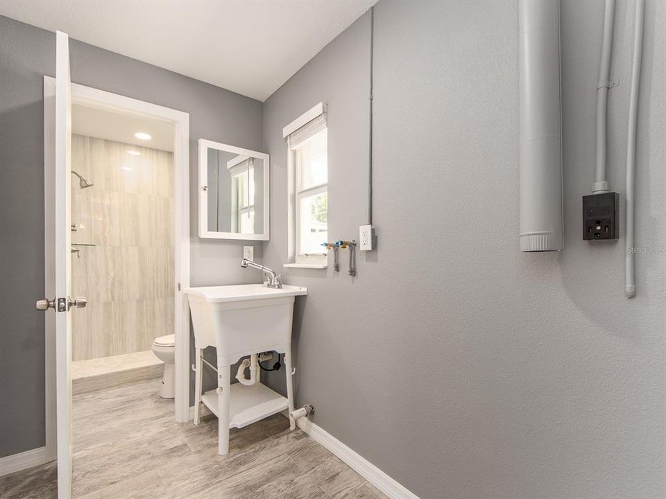 For Rent: $2,300 (2 beds, 2 baths, 1235 Square Feet)