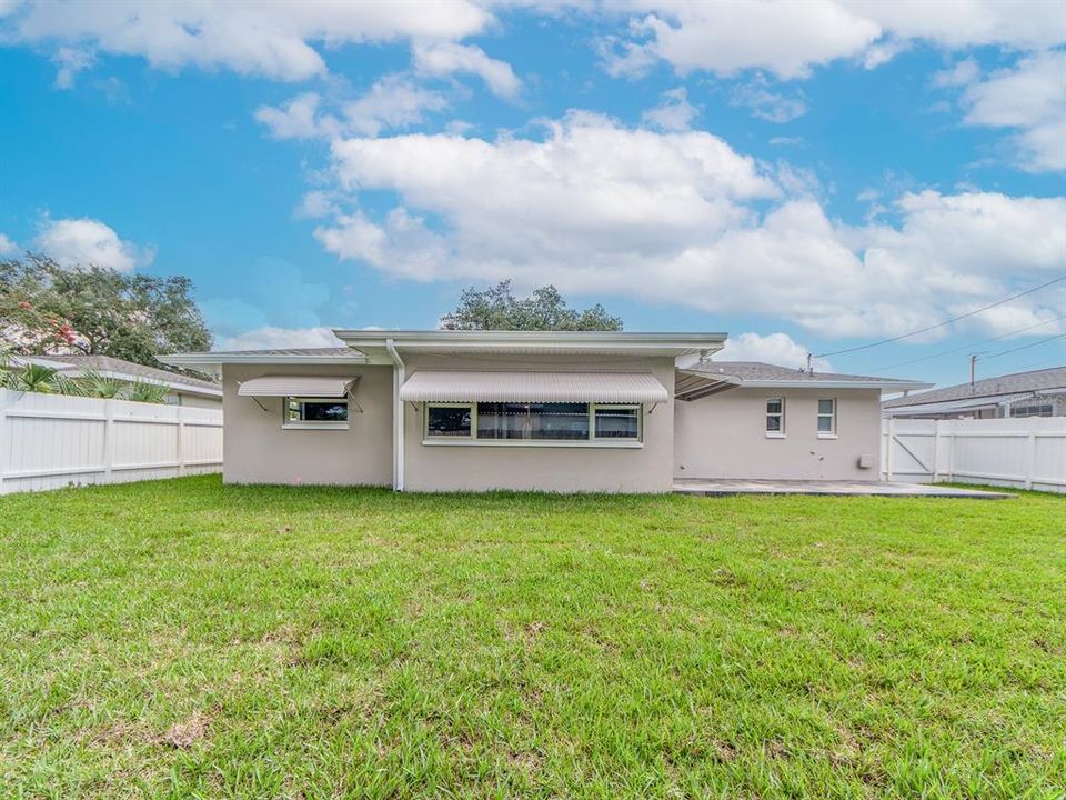 For Rent: $2,300 (2 beds, 2 baths, 1235 Square Feet)