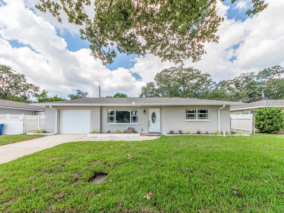 For Rent: $2,300 (2 beds, 2 baths, 1235 Square Feet)