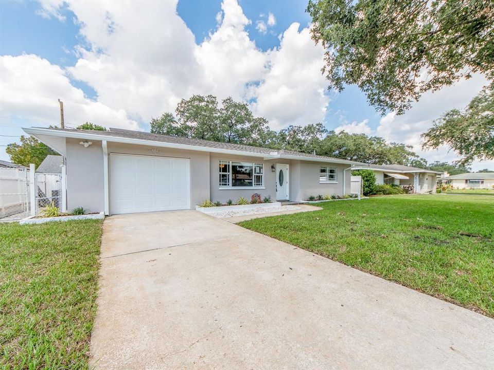 For Rent: $2,300 (2 beds, 2 baths, 1235 Square Feet)