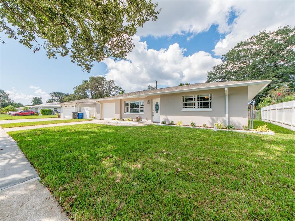 For Rent: $2,300 (2 beds, 2 baths, 1235 Square Feet)