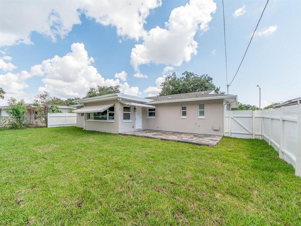 For Rent: $2,300 (2 beds, 2 baths, 1235 Square Feet)