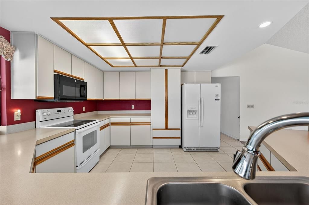 En Venta: $349,900 (4 camas, 2 baños, 2216 Pies cuadrados)