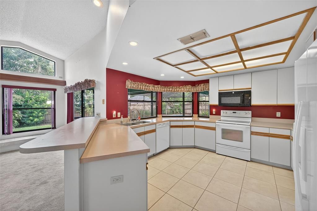 En Venta: $349,900 (4 camas, 2 baños, 2216 Pies cuadrados)