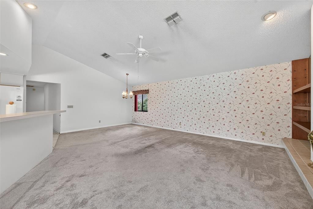 En Venta: $349,900 (4 camas, 2 baños, 2216 Pies cuadrados)
