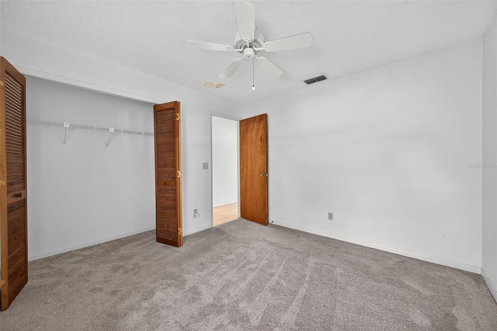 En Venta: $349,900 (4 camas, 2 baños, 2216 Pies cuadrados)