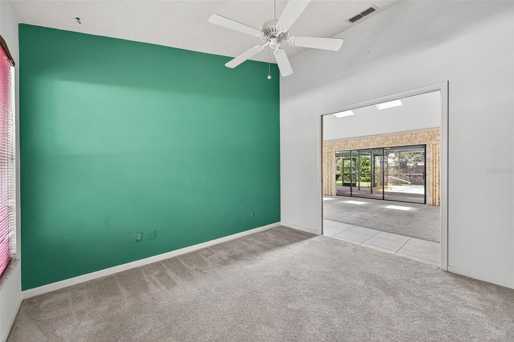 En Venta: $349,900 (4 camas, 2 baños, 2216 Pies cuadrados)