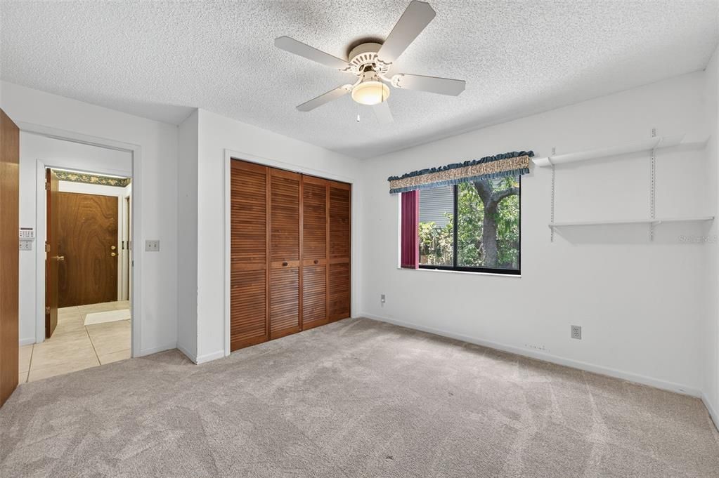 En Venta: $349,900 (4 camas, 2 baños, 2216 Pies cuadrados)