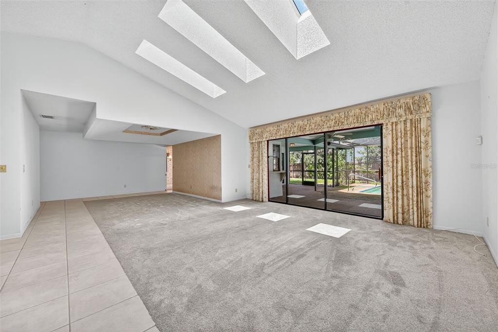 En Venta: $349,900 (4 camas, 2 baños, 2216 Pies cuadrados)
