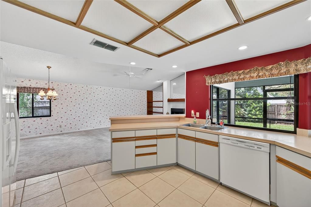 En Venta: $349,900 (4 camas, 2 baños, 2216 Pies cuadrados)