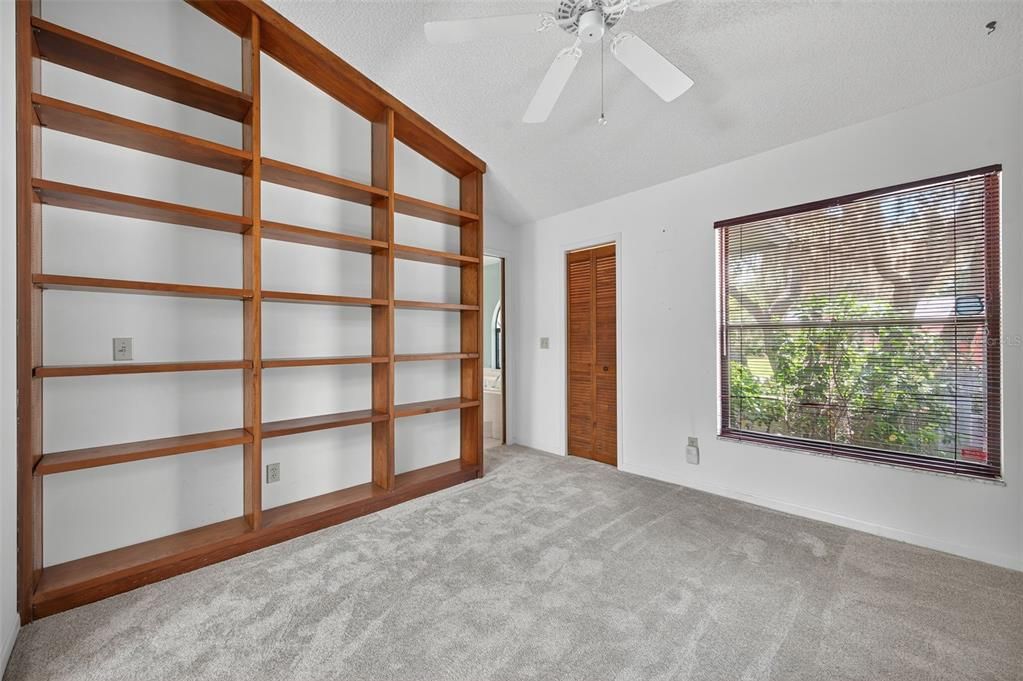 En Venta: $349,900 (4 camas, 2 baños, 2216 Pies cuadrados)