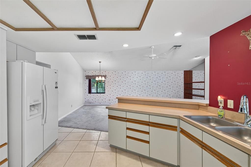 En Venta: $349,900 (4 camas, 2 baños, 2216 Pies cuadrados)