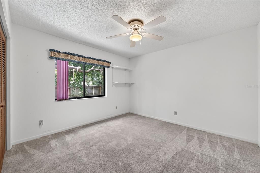 En Venta: $349,900 (4 camas, 2 baños, 2216 Pies cuadrados)