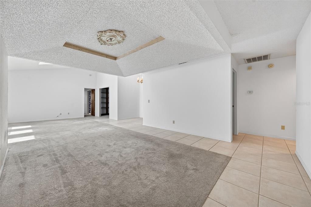 En Venta: $349,900 (4 camas, 2 baños, 2216 Pies cuadrados)