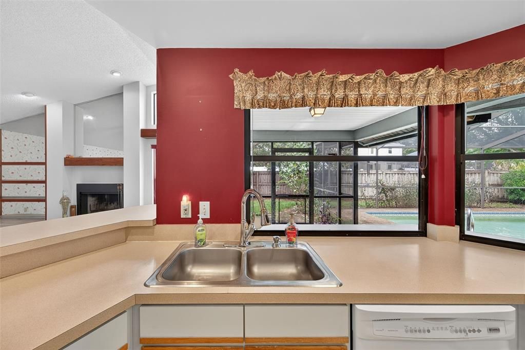 En Venta: $349,900 (4 camas, 2 baños, 2216 Pies cuadrados)