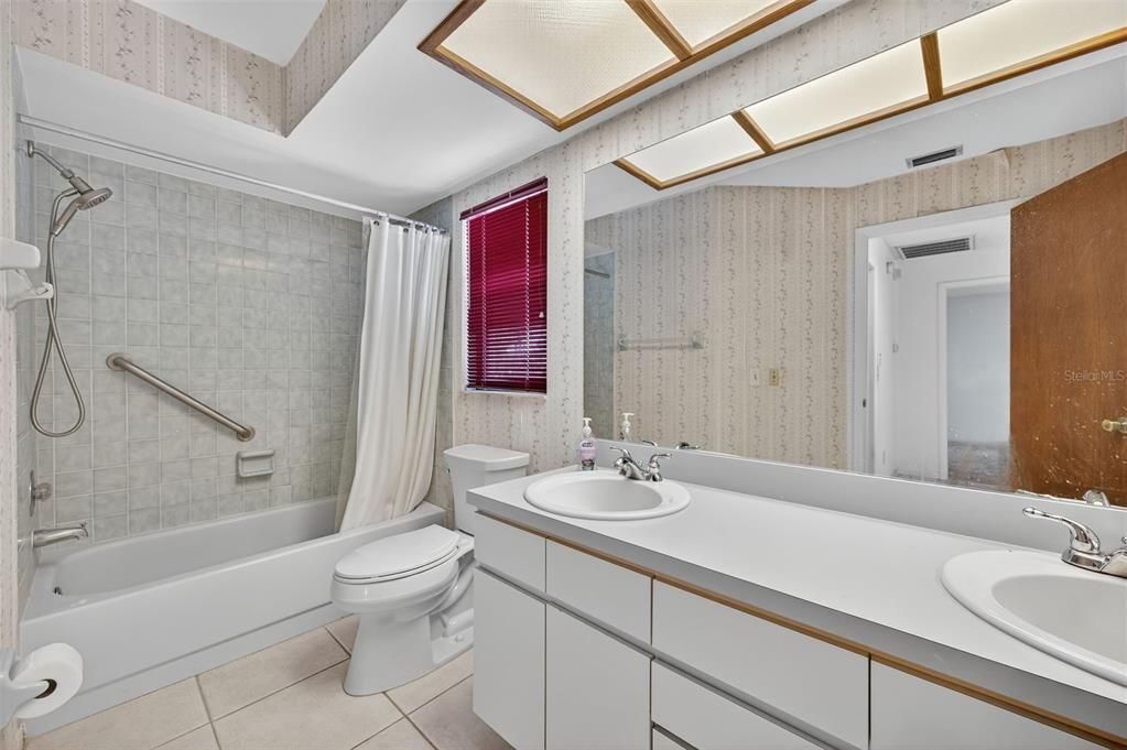 En Venta: $349,900 (4 camas, 2 baños, 2216 Pies cuadrados)