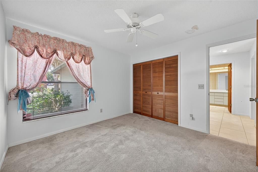 En Venta: $349,900 (4 camas, 2 baños, 2216 Pies cuadrados)