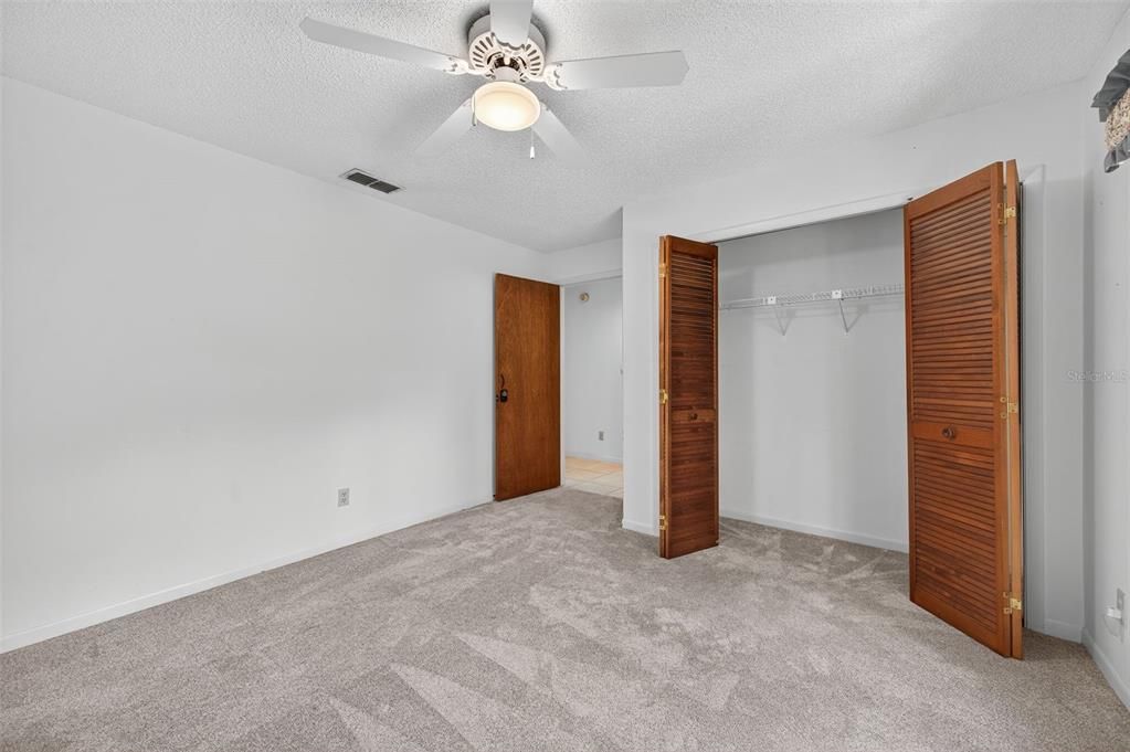 En Venta: $349,900 (4 camas, 2 baños, 2216 Pies cuadrados)