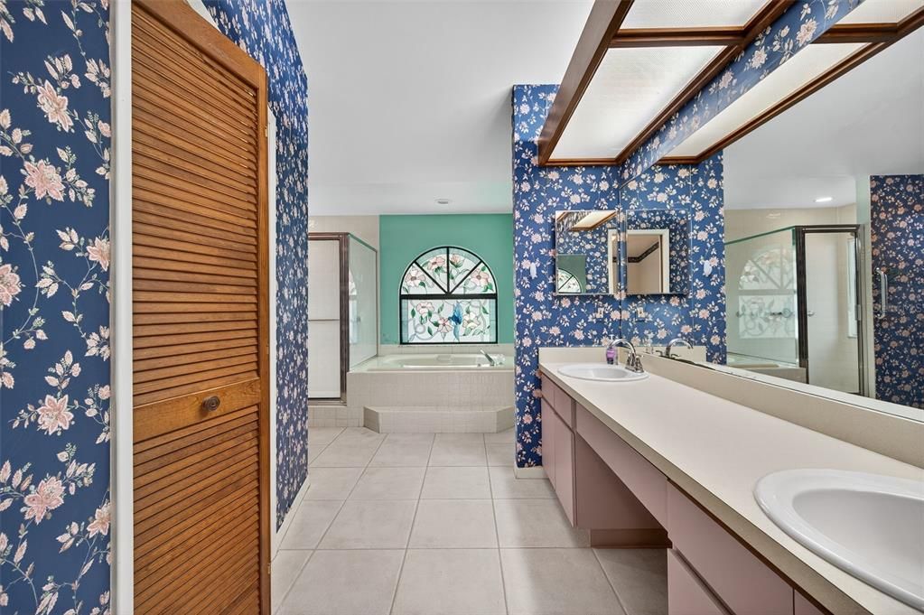 En Venta: $349,900 (4 camas, 2 baños, 2216 Pies cuadrados)