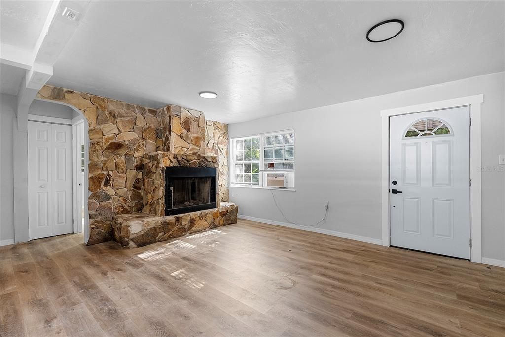 For Sale: $349,000 (7 beds, 0 baths, 2796 Square Feet)