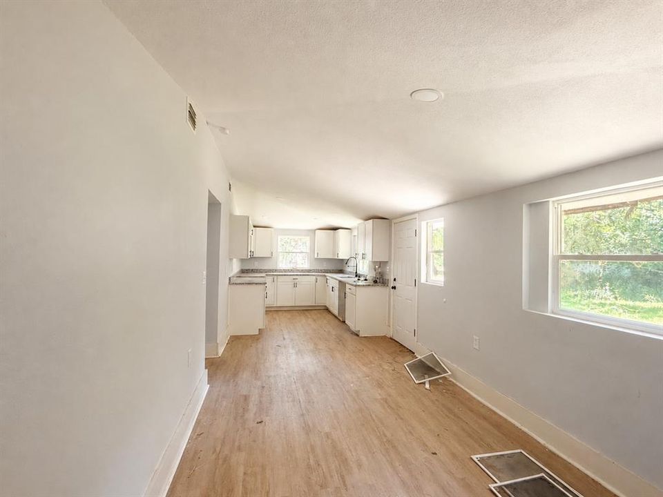 For Sale: $190,000 (4 beds, 3 baths, 1724 Square Feet)