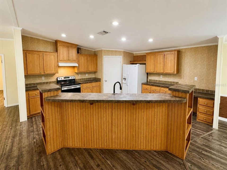 For Sale: $385,000 (3 beds, 2 baths, 1680 Square Feet)