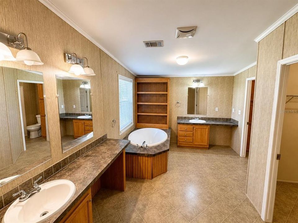 For Sale: $385,000 (3 beds, 2 baths, 1680 Square Feet)