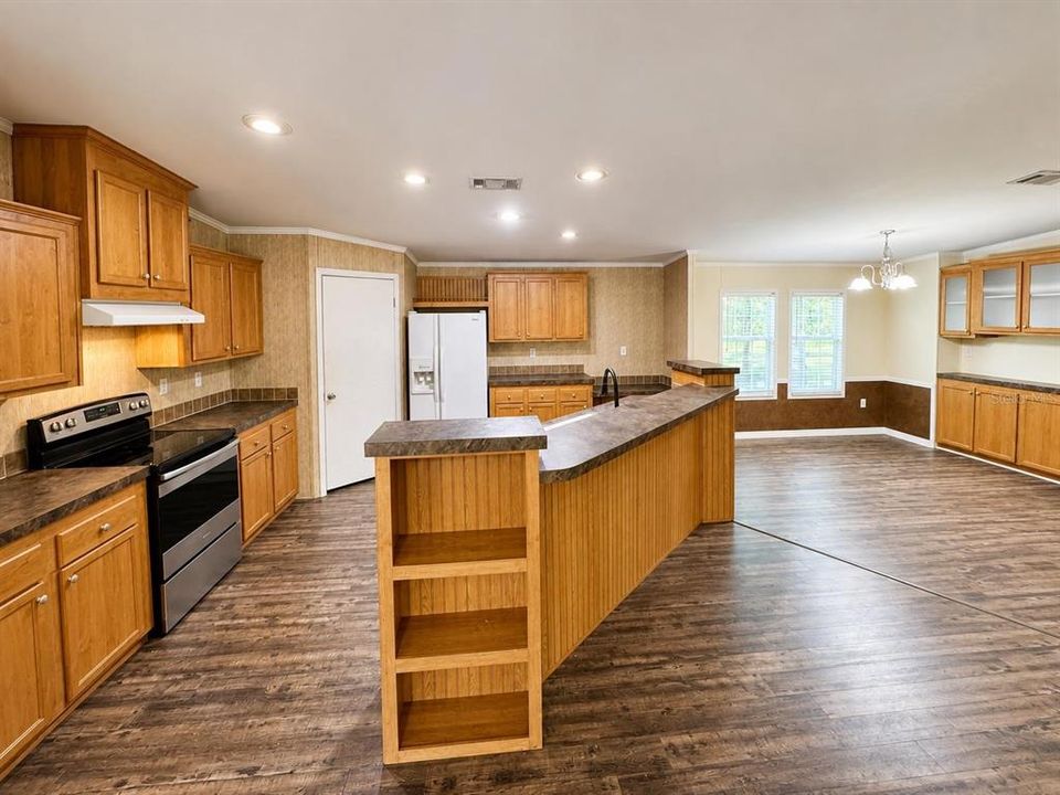 For Sale: $385,000 (3 beds, 2 baths, 1680 Square Feet)